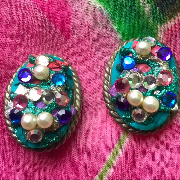 Vintage 80s Multi color Rhinestone Clip Earrings Blue Faux Pearl Crystal GUC - Picture 4 of 15